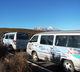 web ruapehu with vans. 2jpg r1 c1